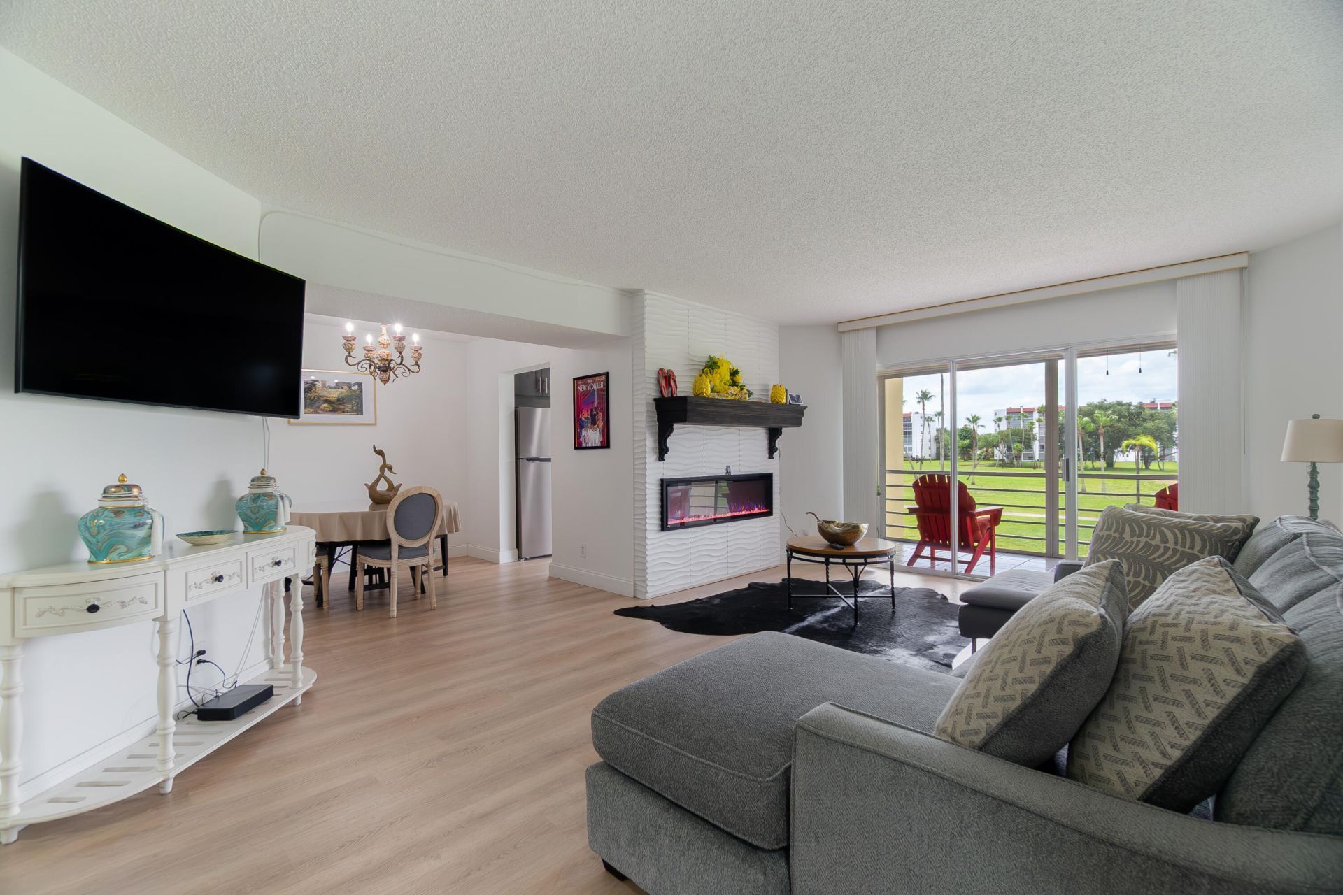 3661 Via Poinciana, Unit 211, Lake Worth, FL 33467 Photo