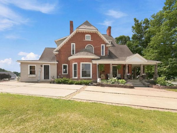 1305 S Kankamp Road, Angola, IN 46703