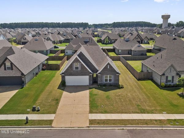 8642 Hayes Drive, Southaven, MS 38672