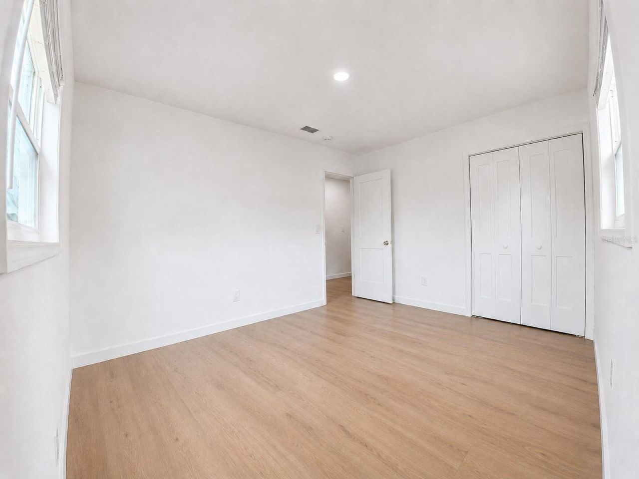 1834 New Hampshire Avenue Ne, Saint Petersburg, FL 33703 Photo