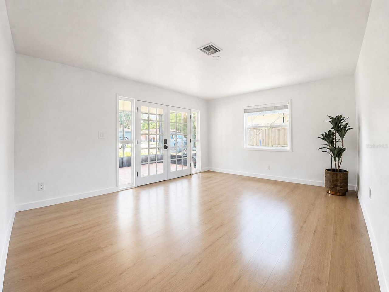 1834 New Hampshire Avenue Ne, Saint Petersburg, FL 33703 Photo