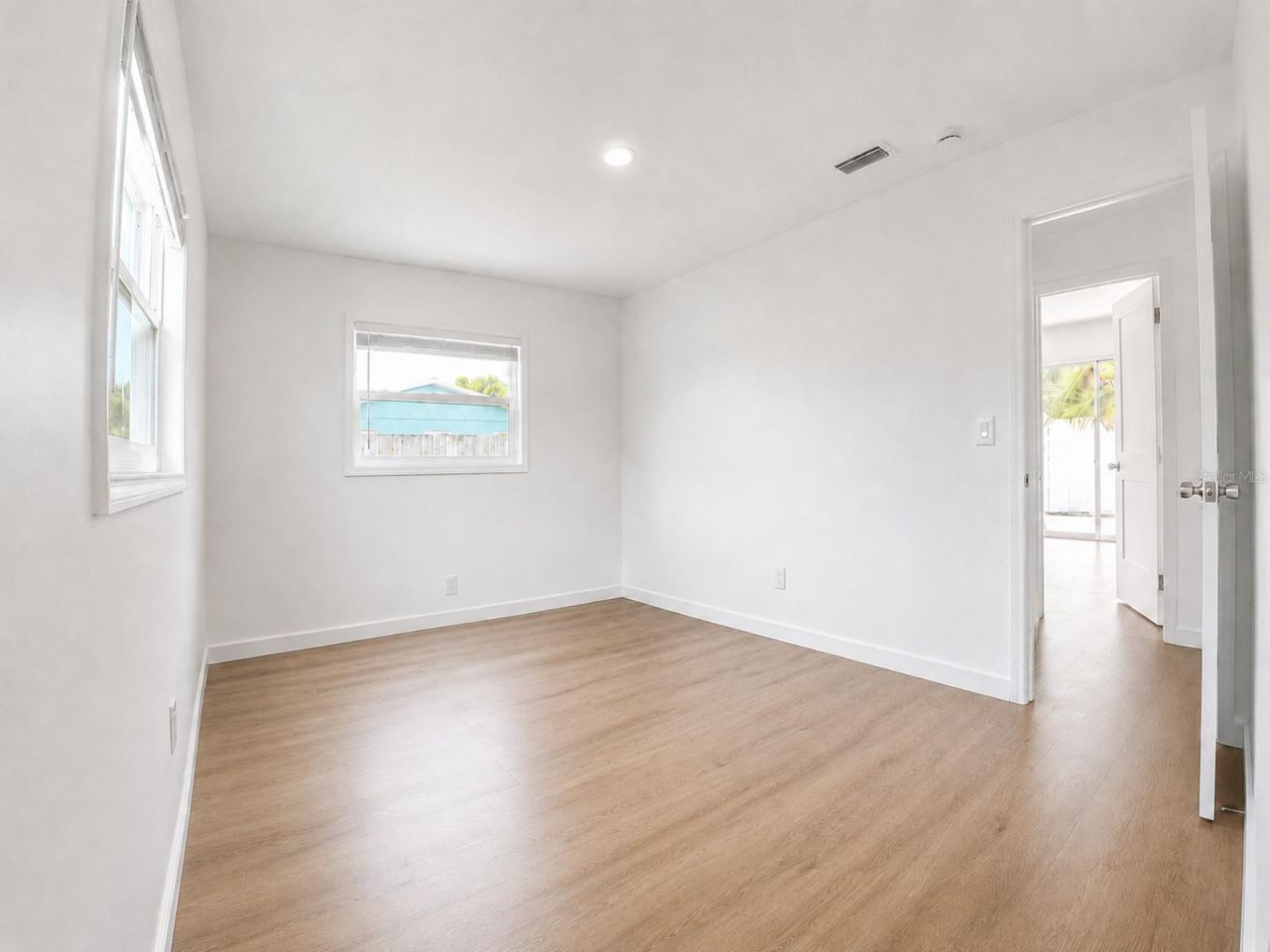 1834 New Hampshire Avenue Ne, Saint Petersburg, FL 33703 Photo