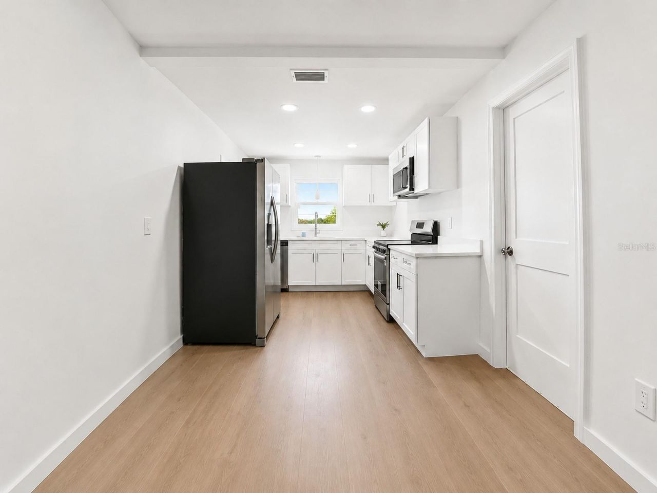 1834 New Hampshire Avenue Ne, Saint Petersburg, FL 33703 Photo