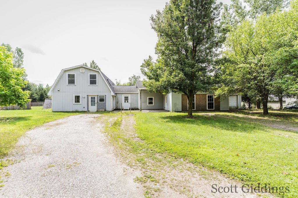 1402 E Deaner Road Ne, Edmore, MI 48829 Main Photo