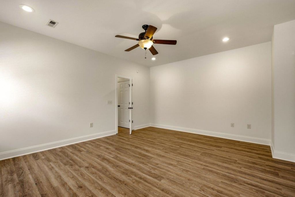 209 Spencerswood Dr. Photo 16