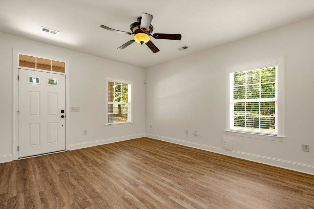209 Spencerswood Dr. Photo 4