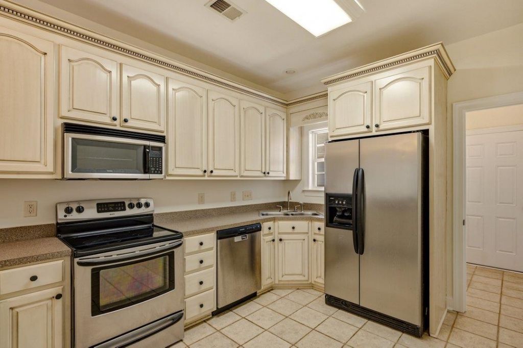 209 Spencerswood Dr. Photo 8