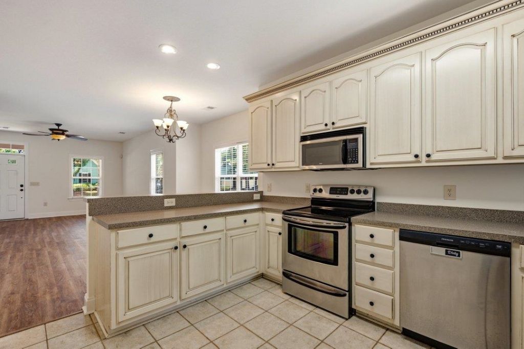209 Spencerswood Dr. Photo 9