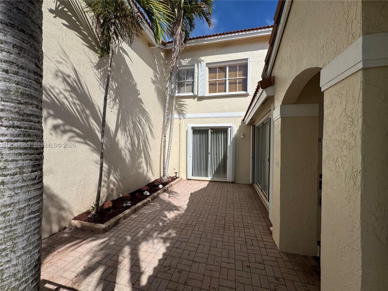1595 Seagrape Way , Unit -, Hollywood, FL 33019 Photo
