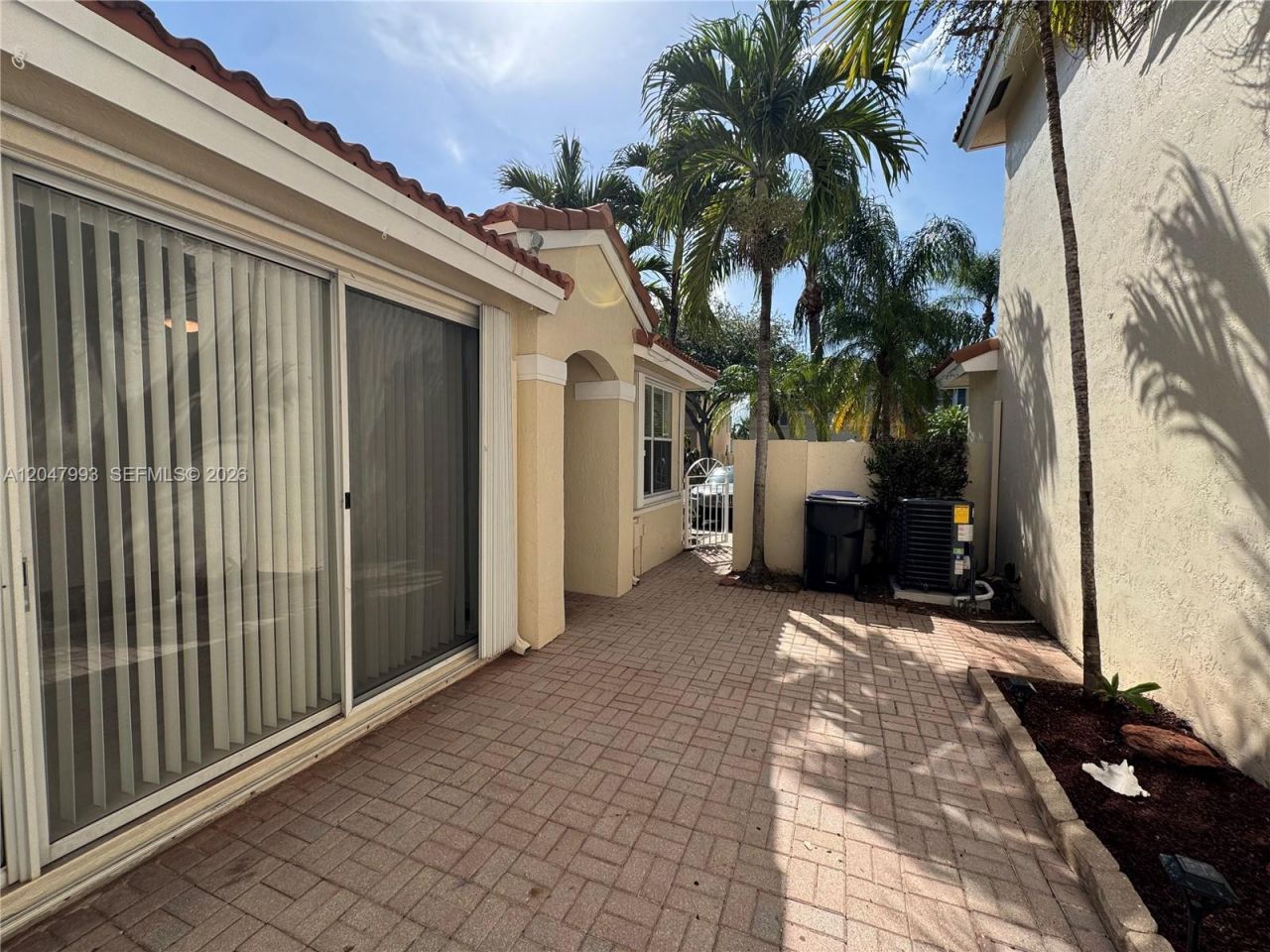 1595 Seagrape Way , Unit -, Hollywood, FL 33019 Photo