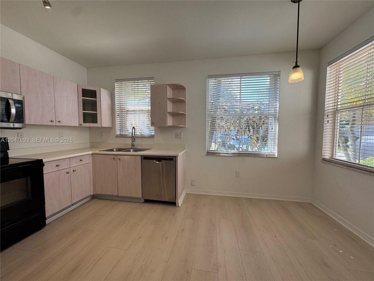 1595 Seagrape Way , Unit -, Hollywood, FL 33019 Photo