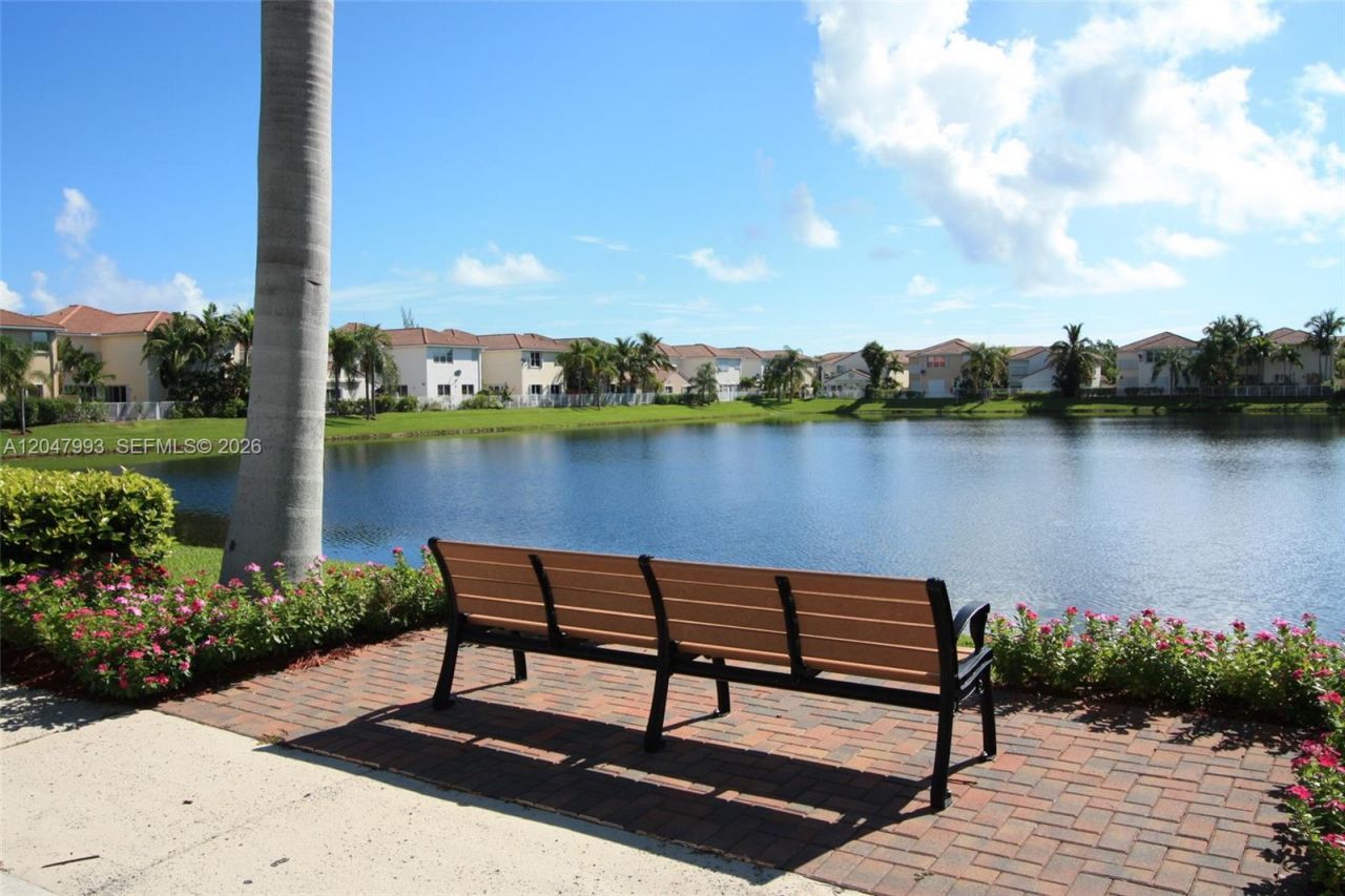 1595 Seagrape Way , Unit -, Hollywood, FL 33019 Photo