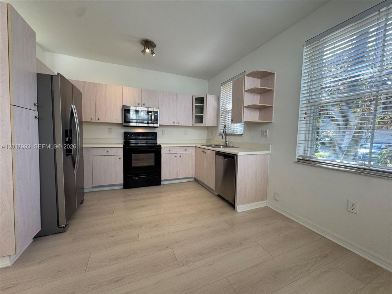 1595 Seagrape Way , Unit -, Hollywood, FL 33019 Photo