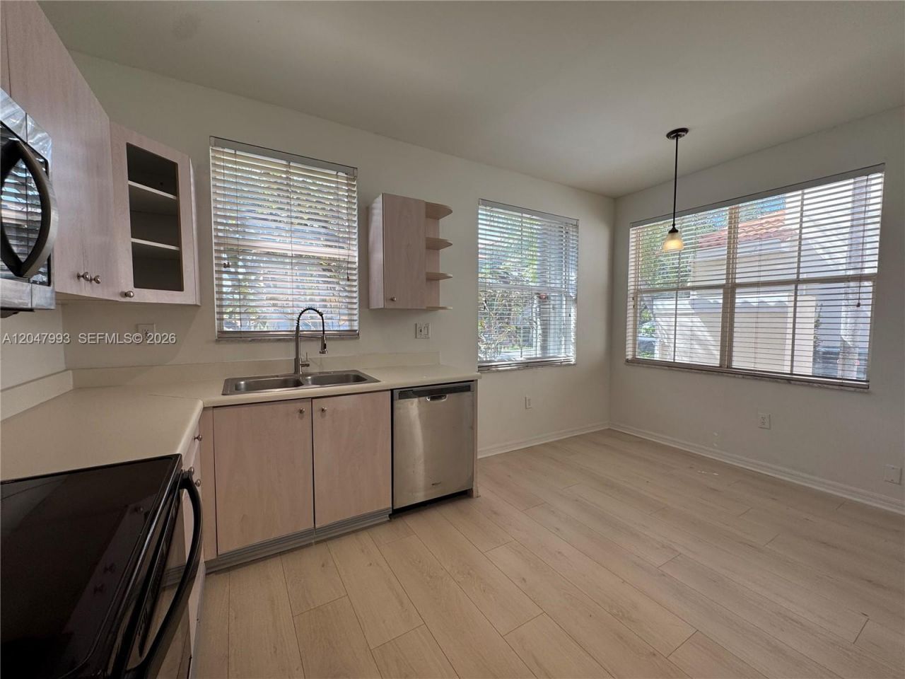 1595 Seagrape Way , Unit -, Hollywood, FL 33019 Photo