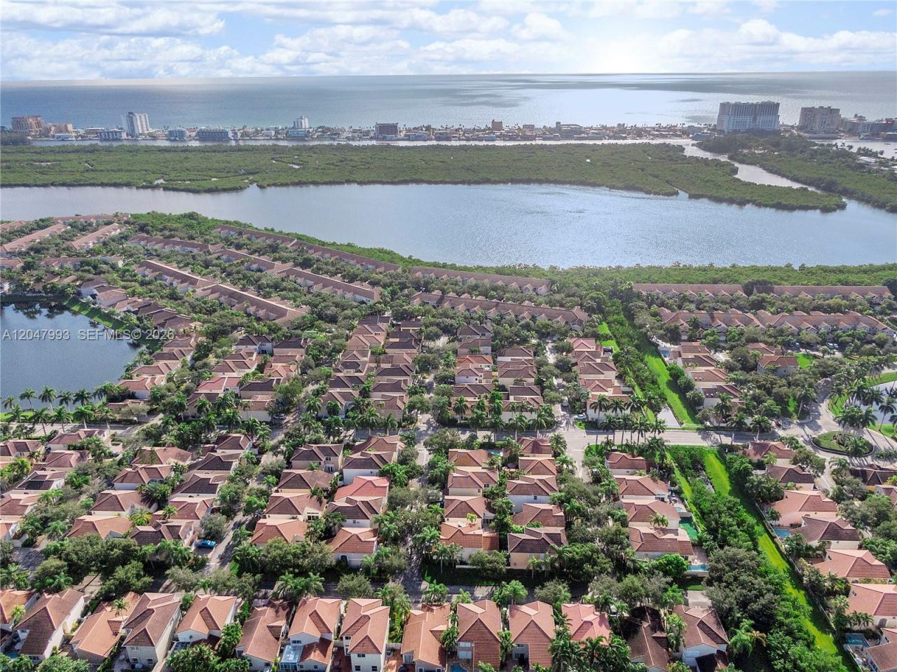 1595 Seagrape Way , Unit -, Hollywood, FL 33019 Photo