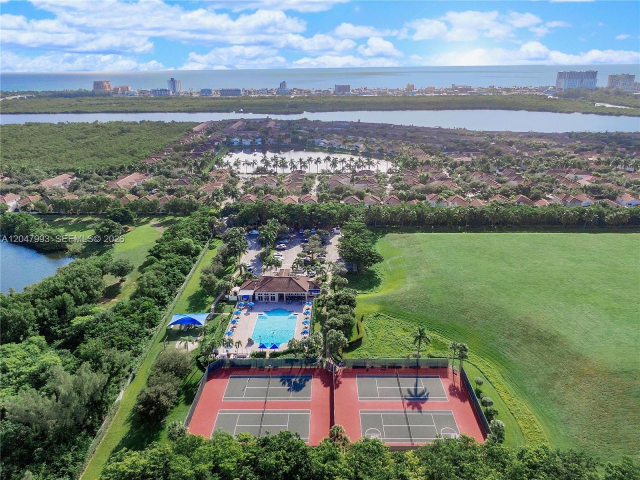 1595 Seagrape Way , Unit -, Hollywood, FL 33019 Photo