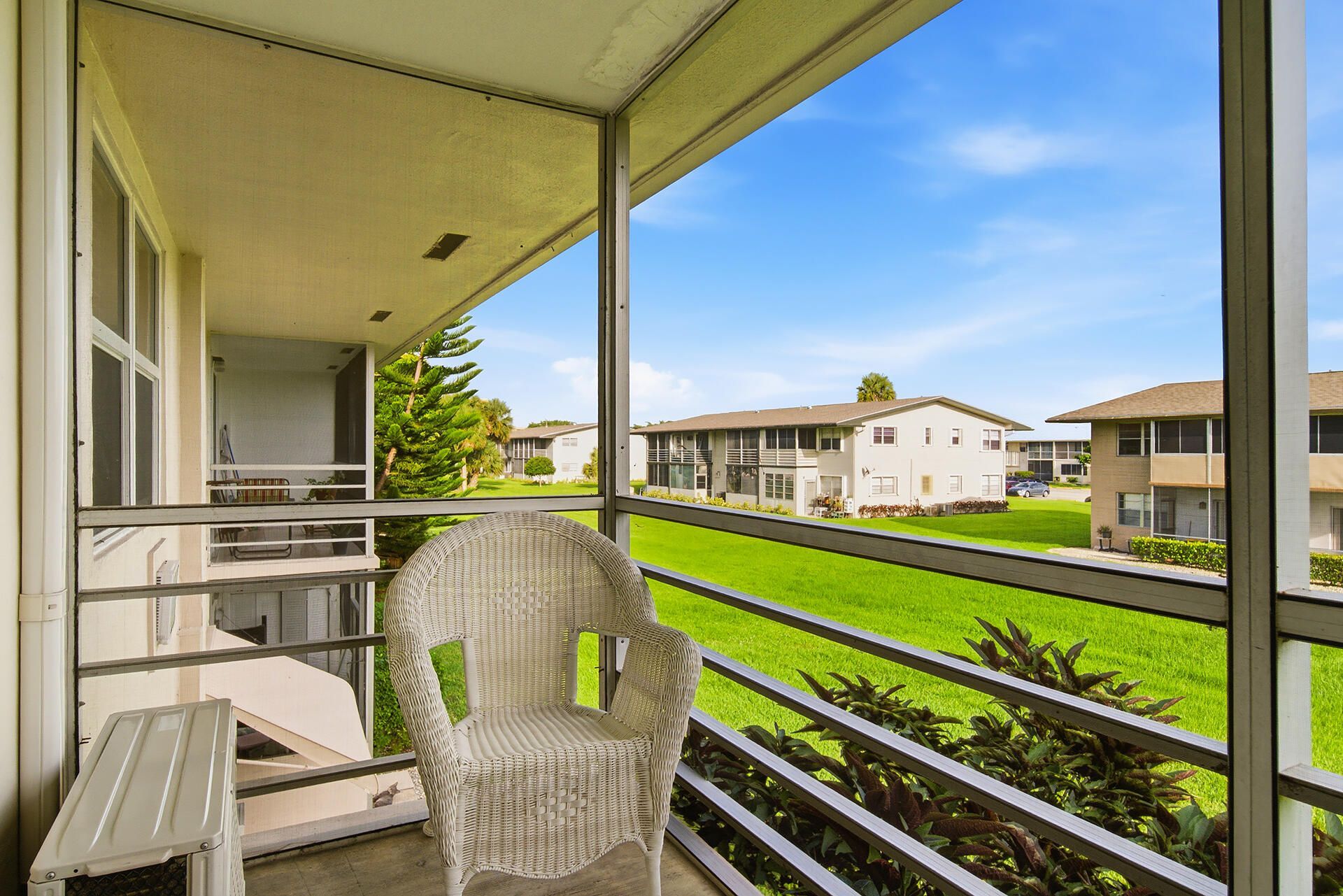 142 Norwich F, West Palm Beach, FL 33417 Photo