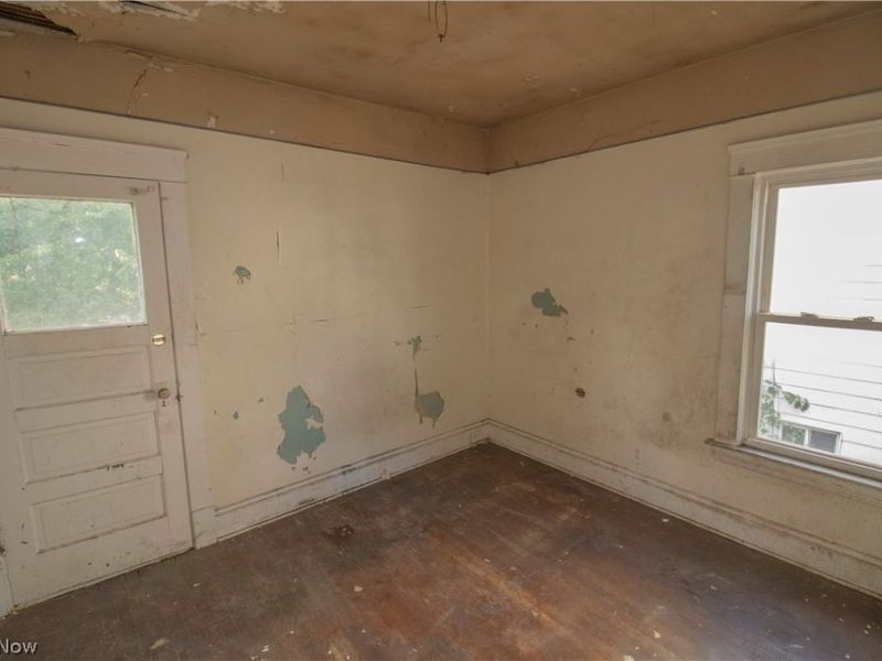 12707 Harvard Avenue, Cleveland, OH 44105 Photo 13