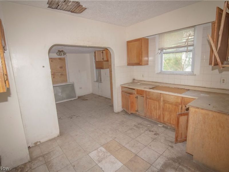 12707 Harvard Avenue, Cleveland, OH 44105 Photo 7