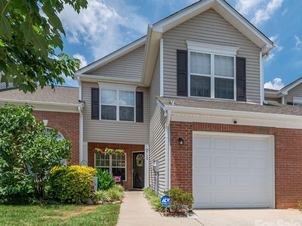 2713 Mill Valley Court , Matthews, NC 28105