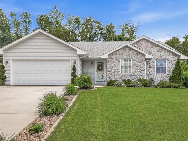 390 Garrison DRIVE, Lake Geneva, WI 53147