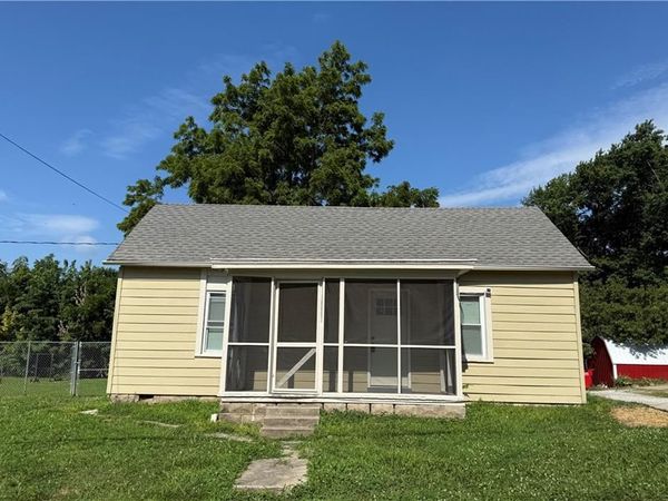 415 S 20th Street, Lexington, MO 64067