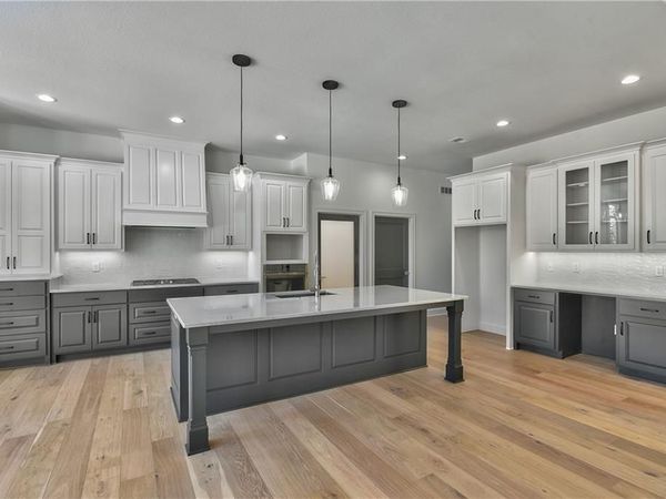 2814 W 175th Terrace, Overland Park, KS 66085