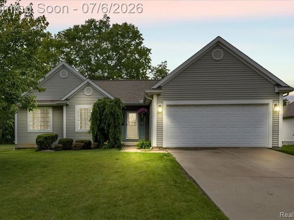 4436 Maplewood Meadows Avenue, Burton, MI 48439