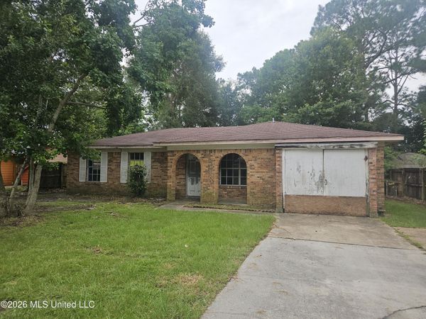 2307 W Park Drive, Gautier, MS 39553