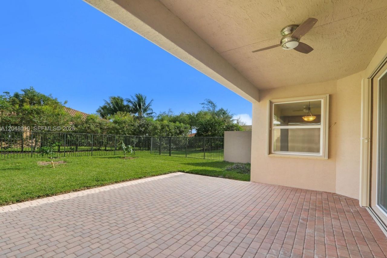 8185 Fiera Ridge Dr , Boynton Beach, FL 33473 Photo