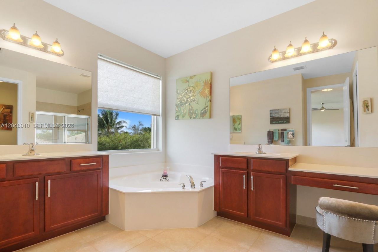 8185 Fiera Ridge Dr , Boynton Beach, FL 33473 Photo