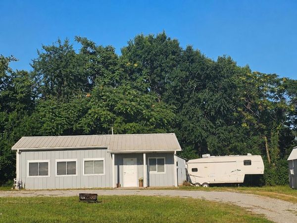 1099 N 18th Street, Centerville, IA 52544