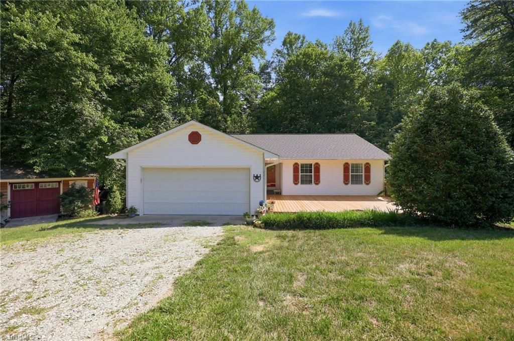 221 Farmview Road, Madison, NC 27025 Main Photo