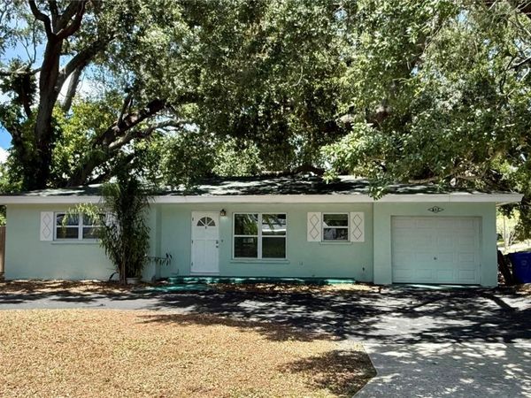 677 OAKWOOD DRIVE , DUNEDIN, FL 34698