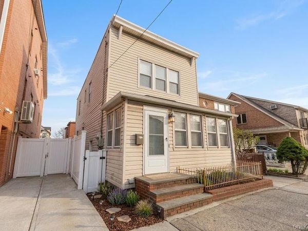 61-17A 165th Streets, Fresh Meadows, NY 11365