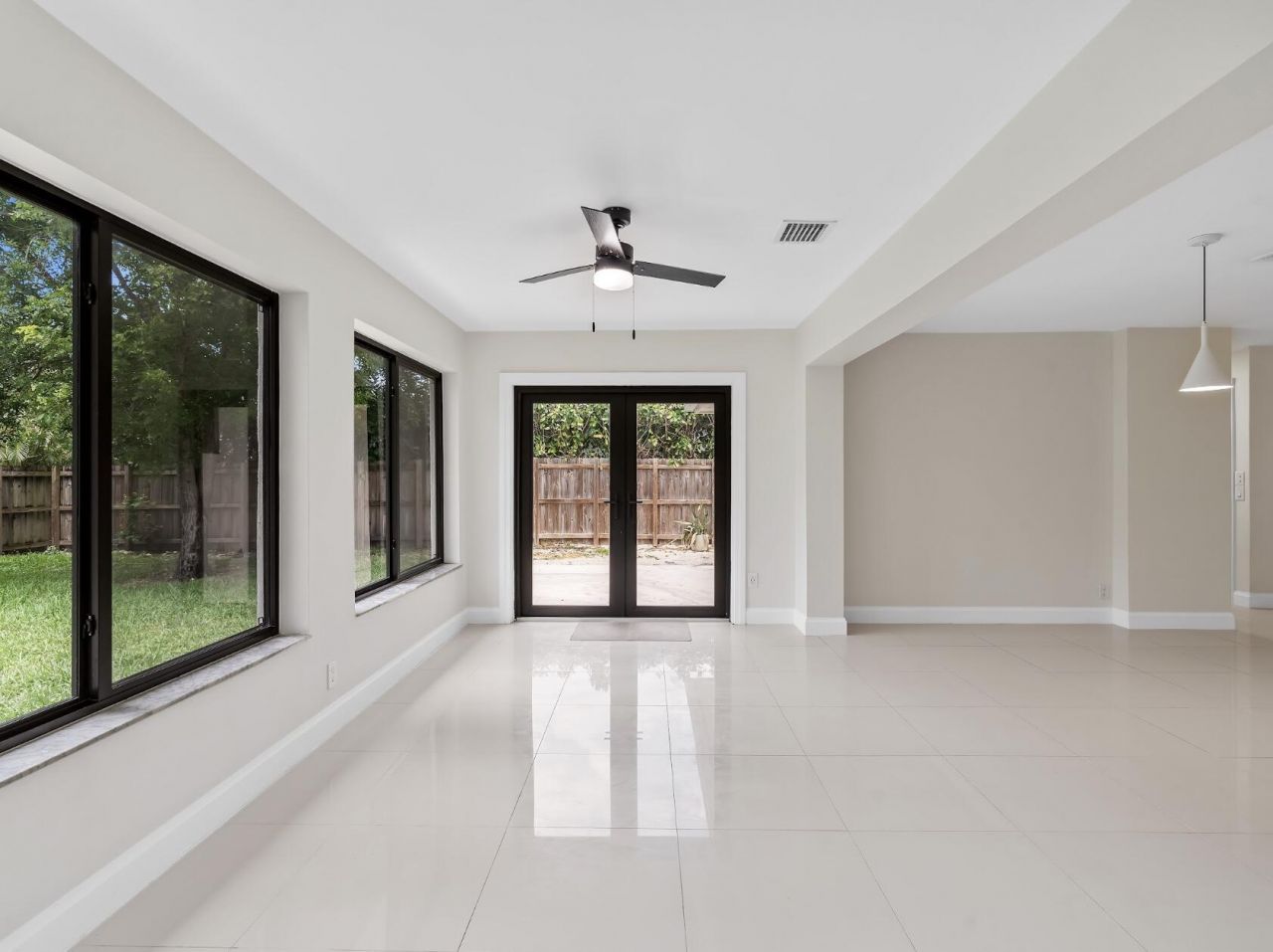 909 SE 14th Drive, Deerfield Beach, FL 33441 Photo