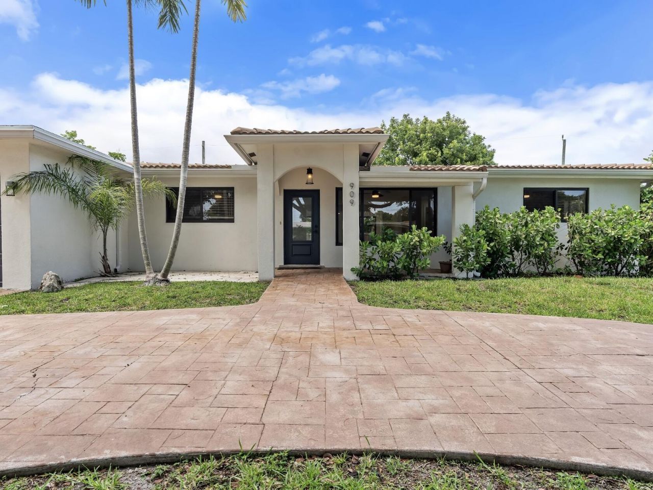 909 SE 14th Drive, Deerfield Beach, FL 33441 Photo