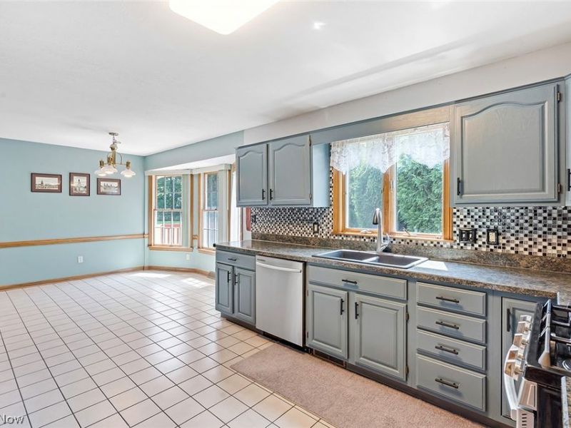 3053 Chablis Lane, Youngstown, OH 44514 Photo 13