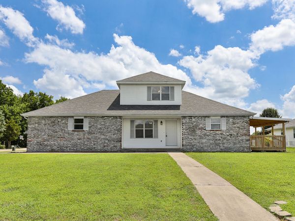1430 Isdell Street, Bolivar, MO 65613
