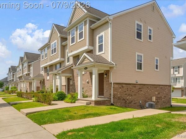 4600 Bradley Circle, Troy, MI 48085