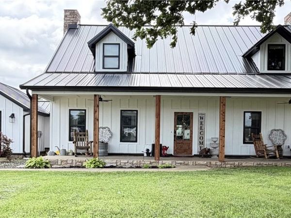 358 S Pianalto Road, Tontitown, AR 72762