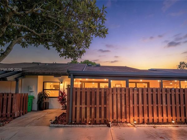2566 N Nob Hill Rd , Sunrise, FL 33322