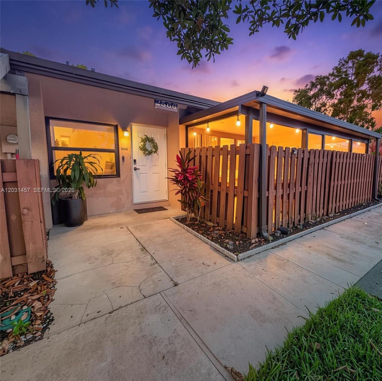 2566 N Nob Hill Rd , Sunrise, FL 33322 Photo