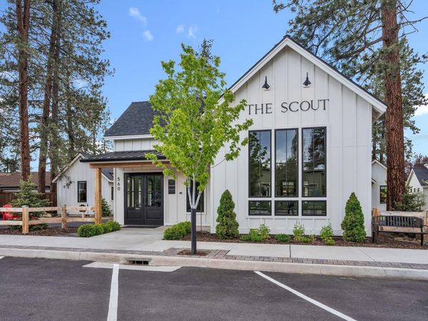 560 E Main Avenue, Sisters, OR 97759