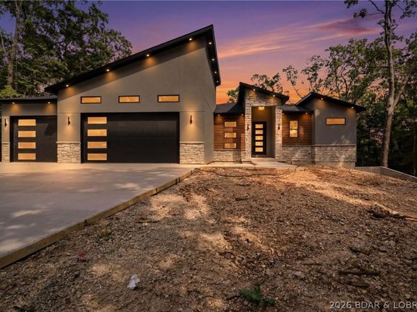105 Fairoaks Lane, Sunrise Beach, MO 65079