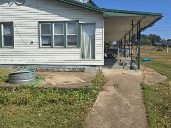 20632 Seals Road, Versailles, MO 65084