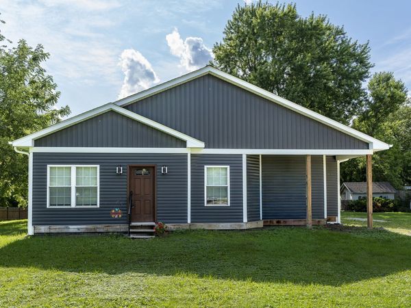 16 Grove Street , Bristol, IL 60512