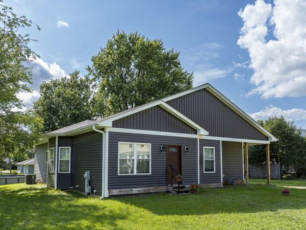 16 Grove Street, Bristol, IL 60512