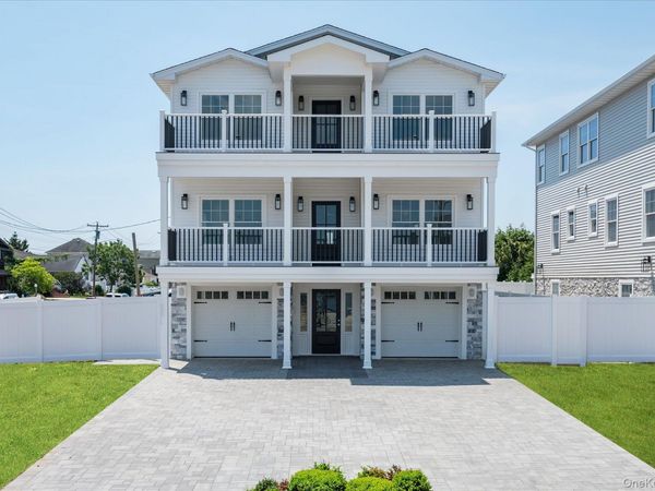 17 Island Parkway N, Island Park, NY 11558