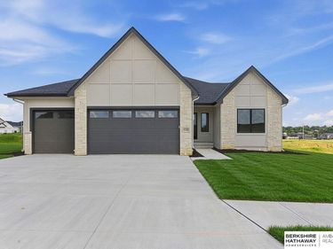 11105 S 221st Street, Gretna, NE 68028